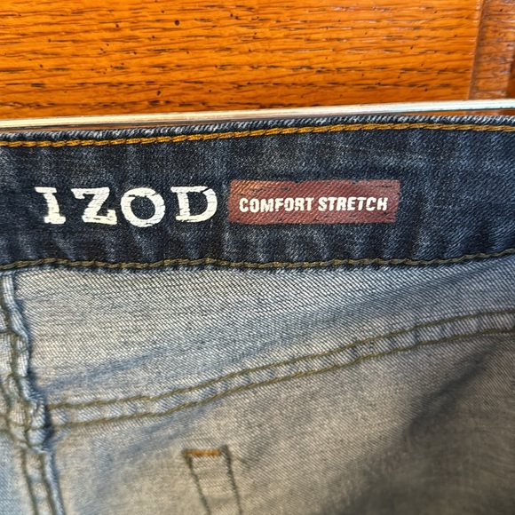 IZOD MEN’S COMFORT STRETCH Straight Fit Jeans - Picture 2 of 7